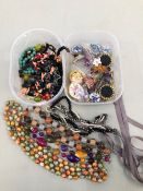 A QUANTITY OF COSTUME JEWELLERY TO INCLUDE BROOCHES BEADS, EARRINGS ETC.