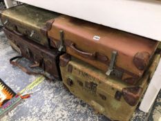 A QUANTITY OF VARIOUS VINTAGE LUGGAGE.