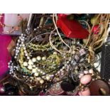 A QUANTITY OF MAINLY MODERN COSTUME JEWELLERY.