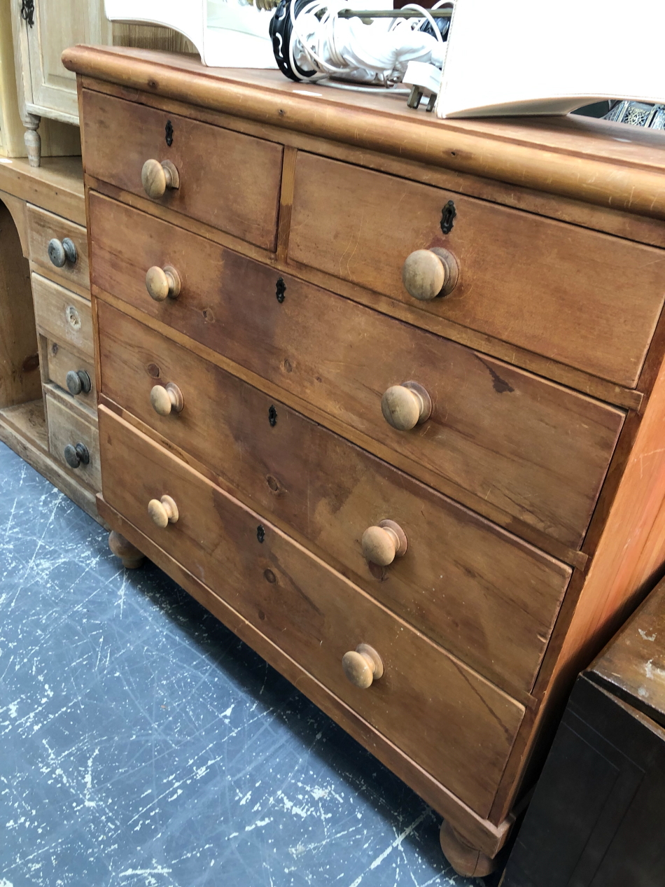 ANTIQUE PINE CHEST OF DRAWERS.