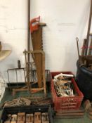 A LARGE QUANTITY OF VINTAGE GARDEN TOOLS, SACK SCALE WEIGHTS, ETC.