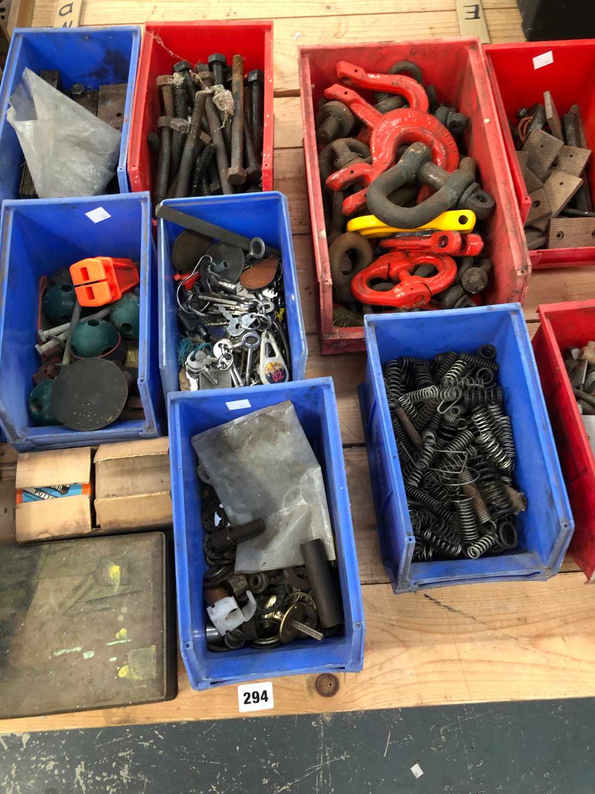 A LARGE QUANTITY OF NUTS, BOLTS, FIXINGS ETC. - Image 3 of 4