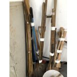 A QUANTITY OF VINTAGE AND OTHER GARDEN HAND TOOLS, A SHOOTING STICK AND AN EASTERN HAND DECORATED