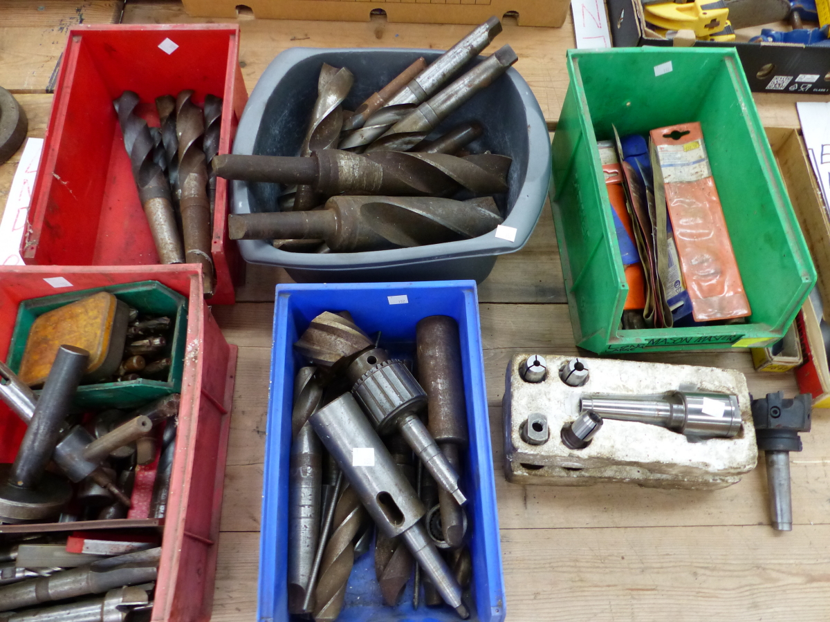 A QUANTITY OF LARGE MILLING AND LATHE CUTTERS AND DRILLS.