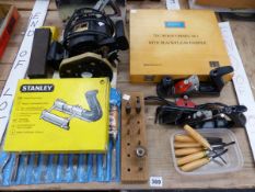 A SKIL CLASSIC ROUTER, A STANLEY PLOUGH PLANE AND VARIOUS OTHERS, ROLSON CHISEL SET ETC.