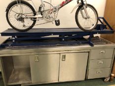 A GOOD QUALITY MOTORCYCLE WORK BENCH.
