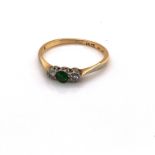 A DIAMOND AND EMERALD 3 STONE DRESS RING. STAMPED 18ct PLAT, ASSESSED AS 18ct. FINGER SIZE M 1/2,