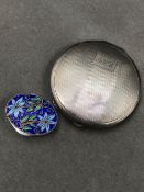 CONTINENTAL SILVER AND ENAMEL PILL BOX WITH A GILDED INNER. SILVER MARKS TO THE OUTER CASE. 4.0 x