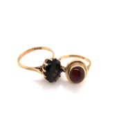 A HALLMARKED 9ct GOLD OVAL SMOKY QUARTZ CLAW SET RING,DATED 1979, BIRMINGHAM, FINGER SIZE T,
