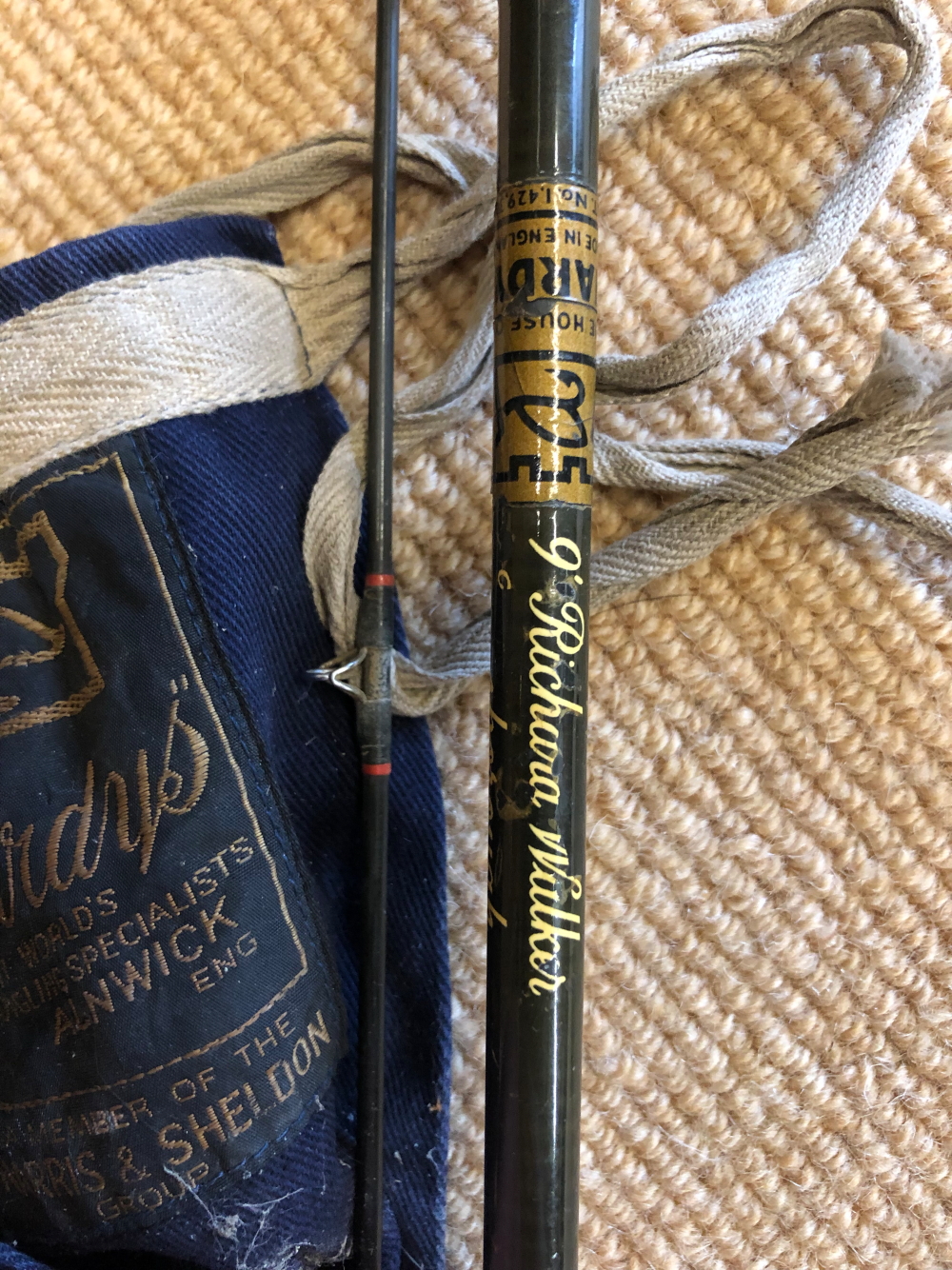 SEVEN FISHING RODS TO INCLUDE THOSE MADE BY HARDY, DAIWA, SHAKEPSEARE, CHEVRON STIRLING AND BRUCE - Image 2 of 7