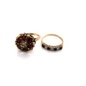 A VINTAGE HALLMARKED 9ct YELLOW GOLD, GARNET CROWN CLUSTER RING. DATED LONDON 1976. FINGER SIZE N