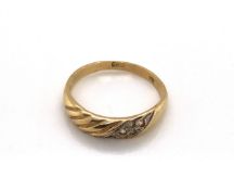 A VINTAGE CUBIC ZIRCONIA DRESS RING WITH REEDED TEXTURED BAND. STAMPED 585 ASSESSED AS 14ct GOLD