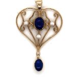 A 9ct GOLD VINTAGE PEARL AND LAPIS LAZULI HEART FORM PENDANT. DATED 1989 LONDON. CHAIN LENGTH 50cms.
