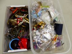 A LARGE COLLECTION OF COSTUME JEWELLERY, BANGLES, BRACELETS, NECKLACES ETC.