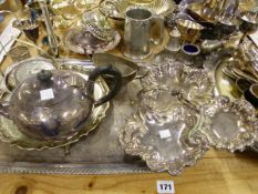 A QUANTITY OF ELECTROPLATE, TO INCLUDE: A TRAY, AN OVAL PLATTER, A PAIR OF THREE LIGHT CANDELABRA,
