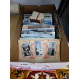 A COLLECTION OF VINTAGE AND LATER POSTCARDS AND A SMALL QUANTITY OF COLLECTORS CARDS.