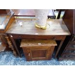 A SMALL REGENCY MAHOGANY SIDE TABLE.