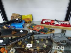 VARIOUS VINTAGE TOY GUNS AND CAP PISTOLS