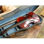 A VINTAGE 3/4 VIOLIN IN CASE, NO MAKERS LABEL.