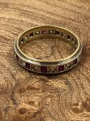 A VINTAGE GARNET AND CZ FULL ETERNITY RING, STAMPED 9ct AND ASSESSED AS 9ct GOLD. FINGER SIZE R.