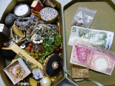 A QUANTITY OF ANTIQUE AND VINTAGE JEWELLERY AND COLLECTABLES, BANK NOTES, TRINKET BOXES ETC.