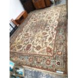 AN ORIENTAL CARPET OF OUSHAK DESIGN 546 x 377 cms