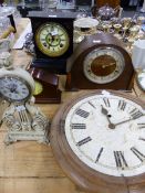 FIVE VARIOUS CLOCKS, TO INCLUDE: A MAHOGANY WALL TIMEPIECE, A BLACK SLATE CASED STRIKING CLOCK AND A