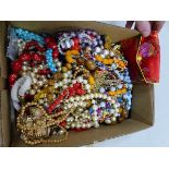 A COLLECTION OF COSTUME JEWELLERY TO INCLUDE BEADS, NECKLACES ETC.