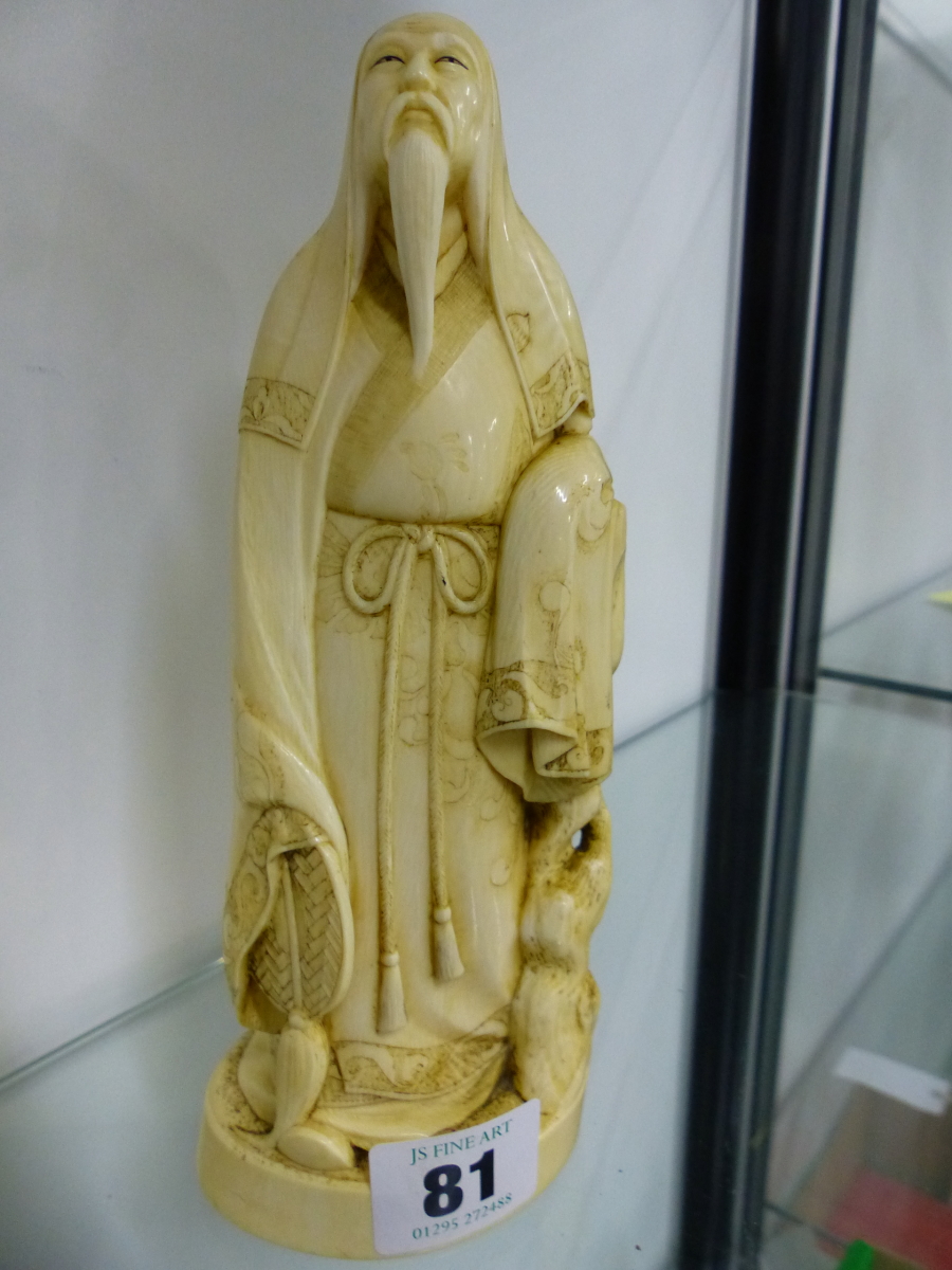 AN ANTIQUE CARVED IVORY FIGURE OF AN IMMORTAL WITH SIGNATURE TABLET TRANSLATING JUROJIN. - Image 7 of 7