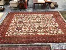 AN ANTIQUE ORIENTAL CARPET OF OUSHAK DESIGN 452 x 322 cms