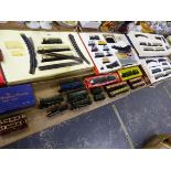 HORNBY DUBLO ELECTRIC LOCOMOTIVES, CARRIAGES, ROLLING STOCK, A TURNTABLE AND RAIL TOGETHER WITH