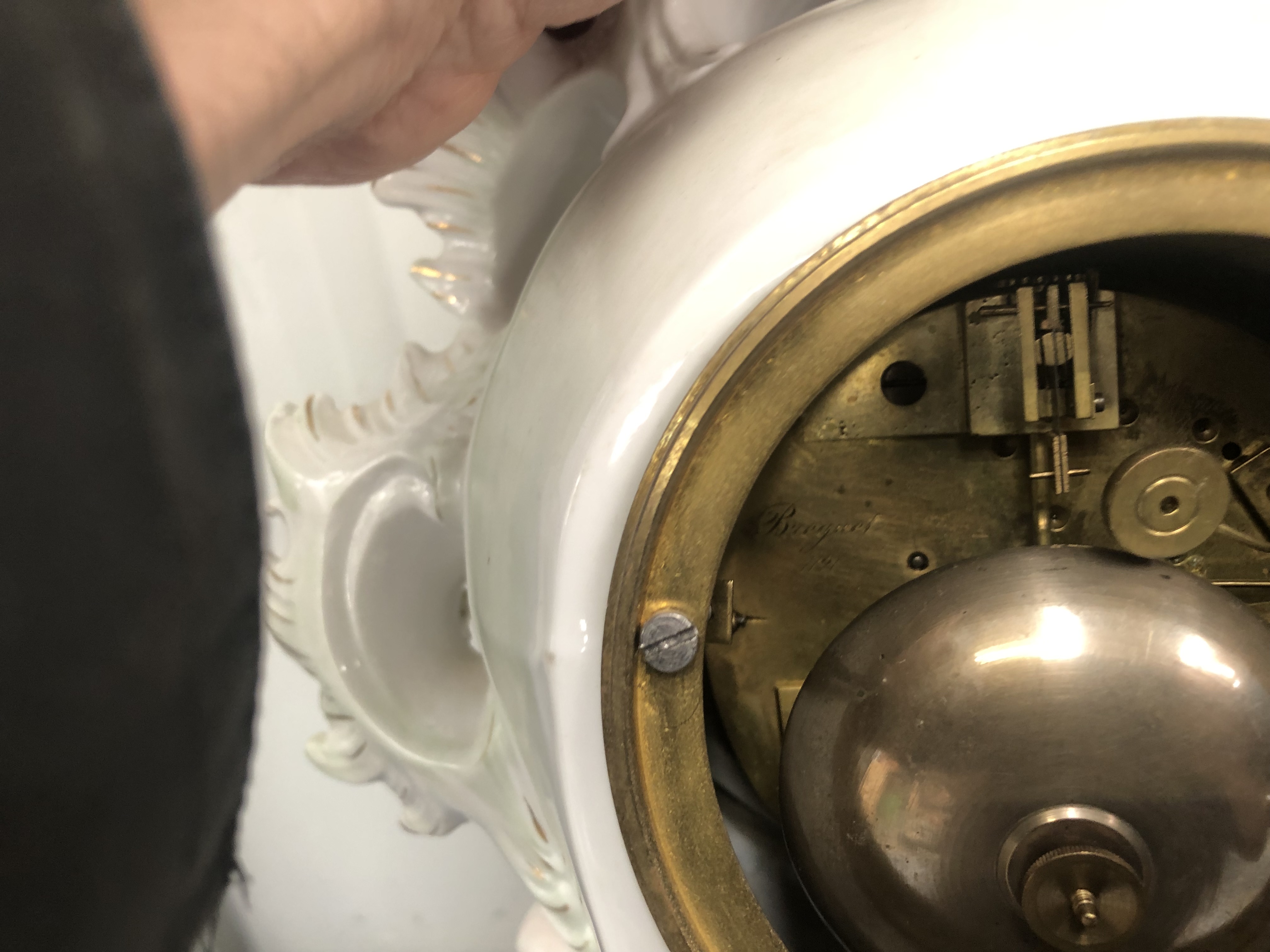 A BREGUET MARKED DIAL TO A CLOCK STRIKING ON A BELL IN A FLOWER ENCRUSTED PORCELAIN CASE - Image 6 of 10