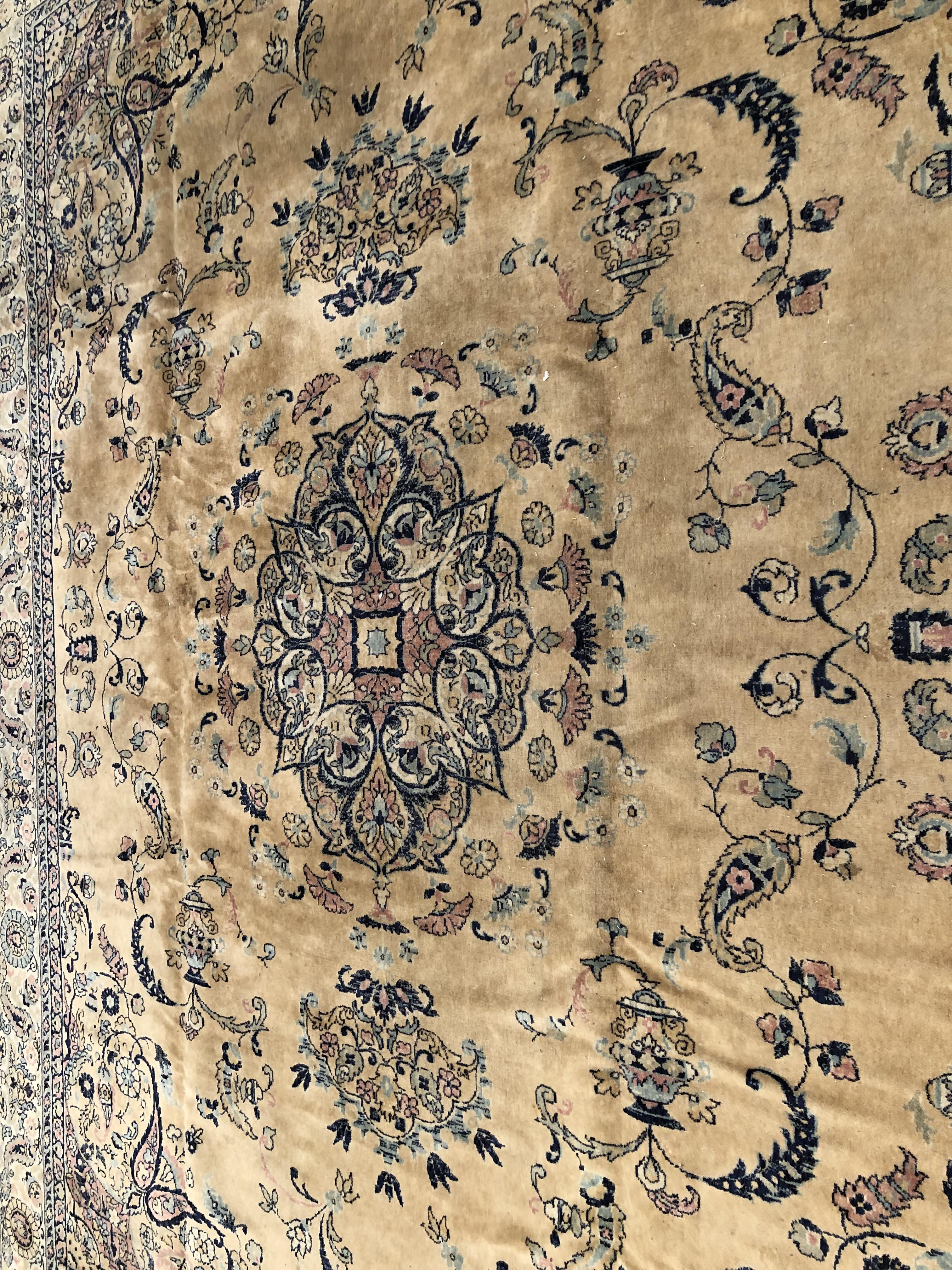 A MACHINE MADE CARPET OF PERSIAN DESIGN 345 x 442 cms - Image 3 of 7
