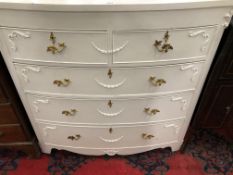 A WHITE PAINTED BOW FRONT CHEST OF TWO SHORT AND THREE GRADED LONG DRAWERS. W 103 x D 51.5 x H