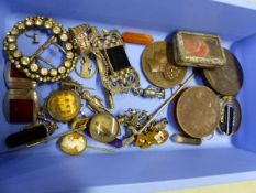 AN INTERESTING COLLECTION OF ANTIQUE AND VINTAGE JEWELLERY AND COLLECTABLES TO INCLUDE A PASTE