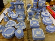 A COLLECTION OF WEDGWOOD BLUE JASPER WARES, TO INCLUDE COVERED BOXES, SWEET DISHES AND A CLOCK