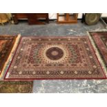 A MACHINE MADE RUG OF PERSIAN DESIGN 226 x 159 cms