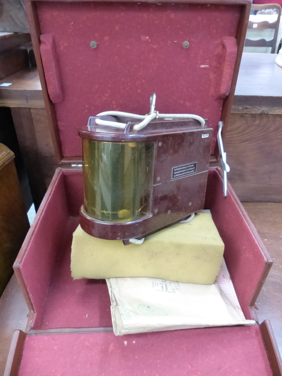 A RARE AND UNUSUAL VINTAGE BALLONISTS BAROGRAPH IN ORIGINAL CASE.