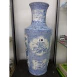 A CHINESE BLUE AND WHITE LARGE VASE
