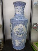 A CHINESE BLUE AND WHITE LARGE VASE