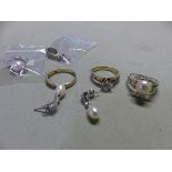 A SMALL COLLECTION OF MODERN SILVER JEWELLERY.