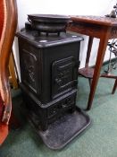 A CAST IRON SOLID FUEL BARGE OR VARDO STOVE.