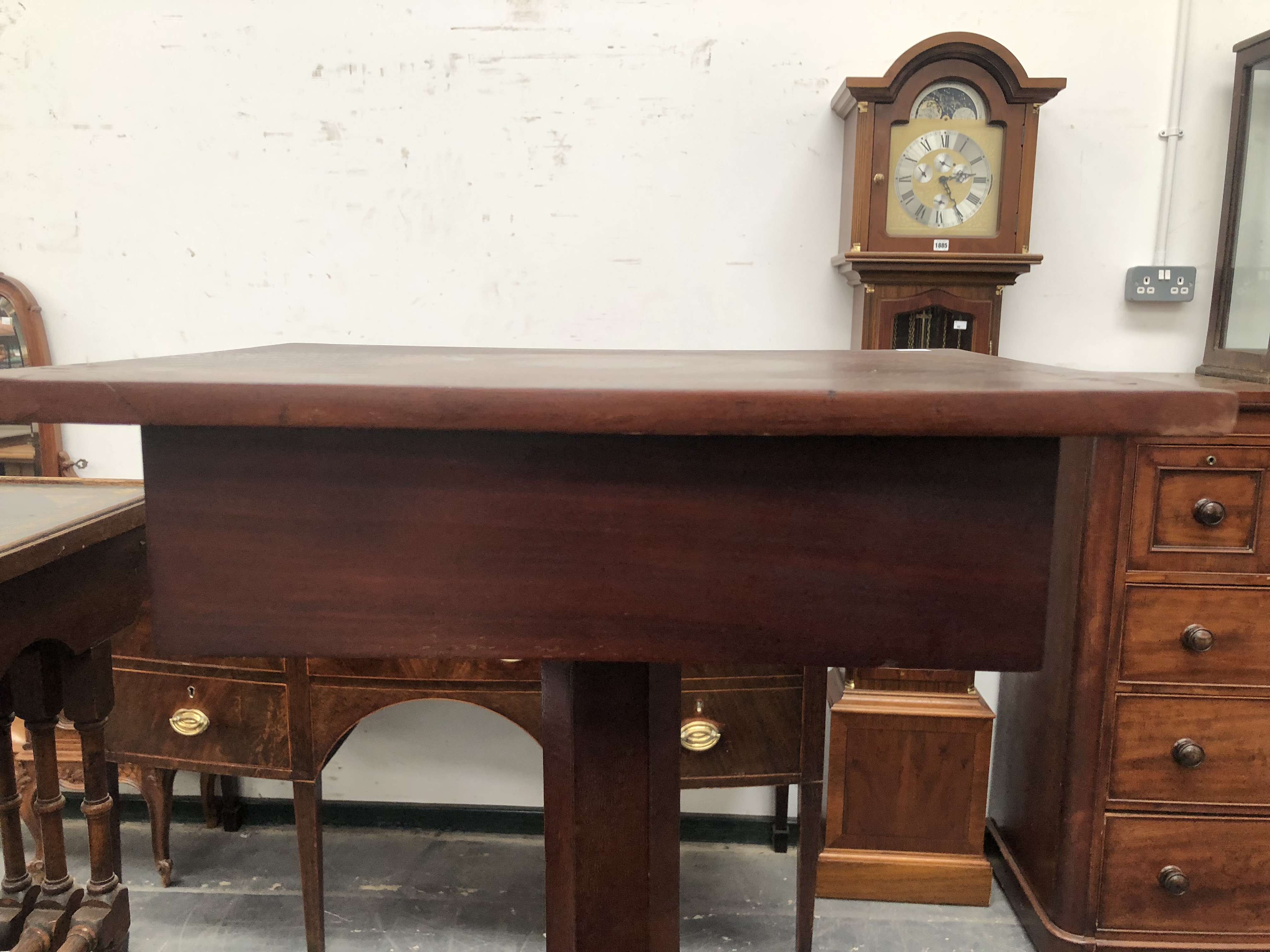 A VICTORIAN MARQUETRIED BURR WALNUT WORK TABLE, THE LIFT UP TOP INLAID WITH ANTHEMION MOTIFS TO EACH - Image 3 of 11