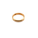 A 22ct GOLD VINTAGE WEDDING RING, DATED 1935, BIRMINGHAM. FINGER SIZE M 1/2. WEIGHT 3.37grms.
