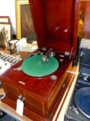 AN EARLY 20th C. DULCEPHONE WIND UP GRAMOPHONE IN A SATIN WOOD LINE INLAID MAHOGANY CASE MADE BY
