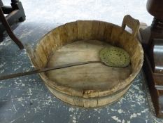 AN ANTIQUE IRON COOPERED TWO HANDLED TUB TOGETHER WITH A BRASS SKIMMER WITH AN IRON STRAP HANDLE