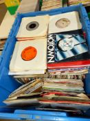 600+ 7" SINGLES - MAINLY 1970s/1980s.