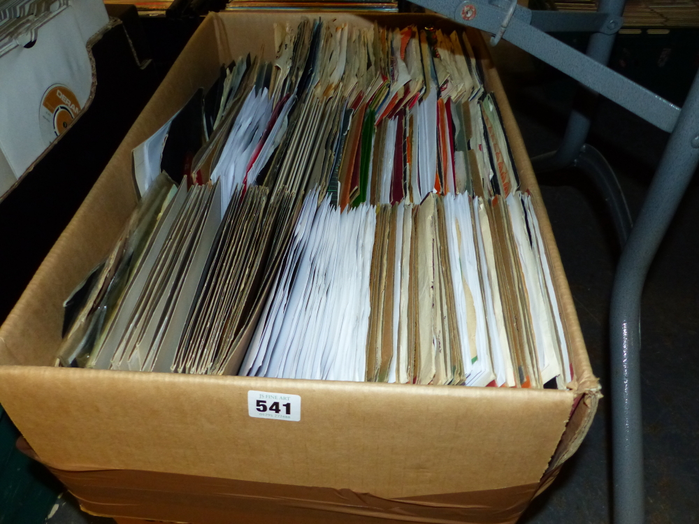 APPROX 600+ COLLECTION OF 7" SINGLES - 1960s TO 1980s - MOST IN GENERIC SLEEVES