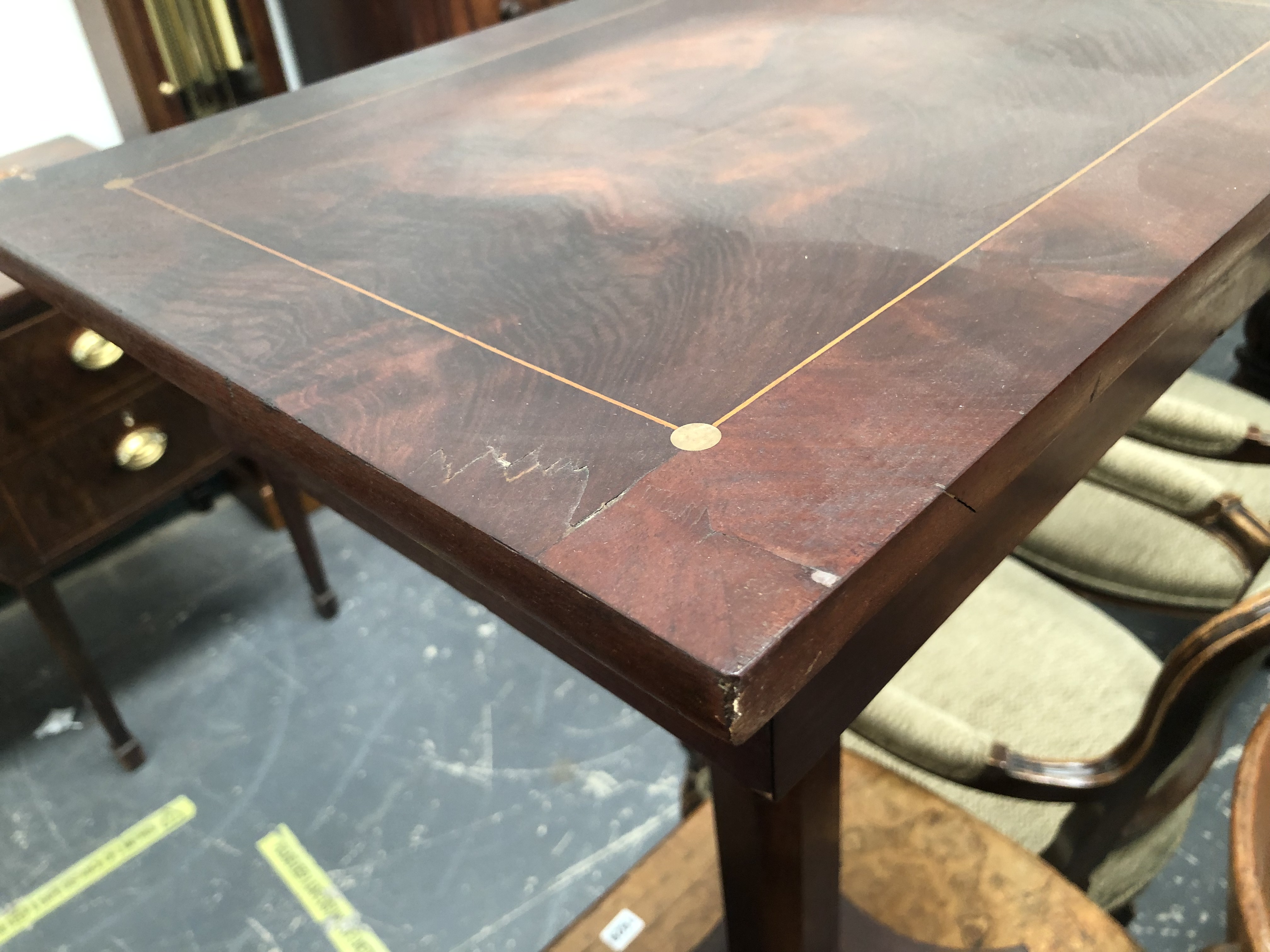 A VICTORIAN MARQUETRIED BURR WALNUT WORK TABLE, THE LIFT UP TOP INLAID WITH ANTHEMION MOTIFS TO EACH - Image 4 of 11