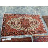 AN ANTIQUE PERSIAN SAROUK RUG 217 x 125 cms